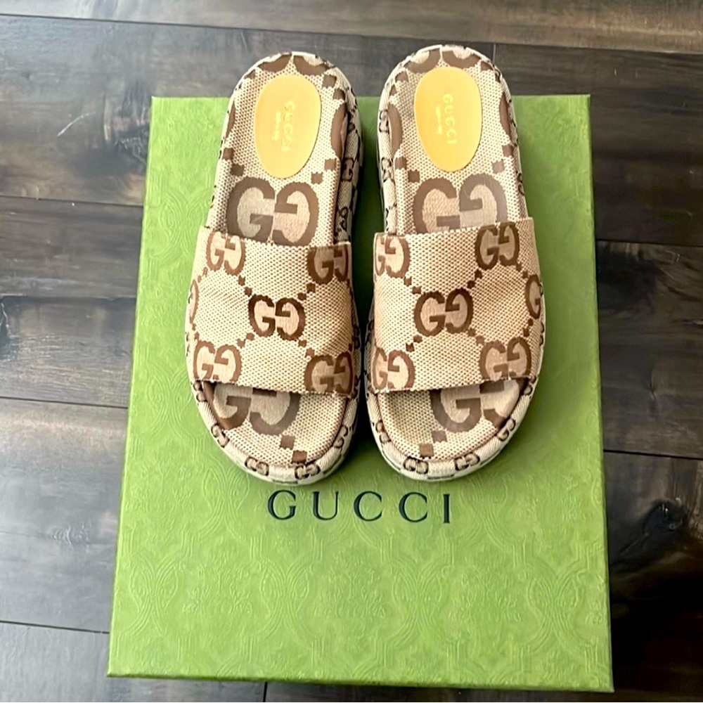 Stylish and elegant study platform Gucci slides 37.5. Almost new!